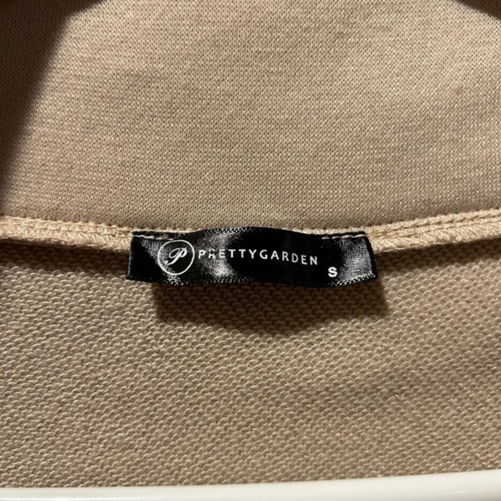 NWOT Pretty Garden Pullover‎ - Picture 3 of 4